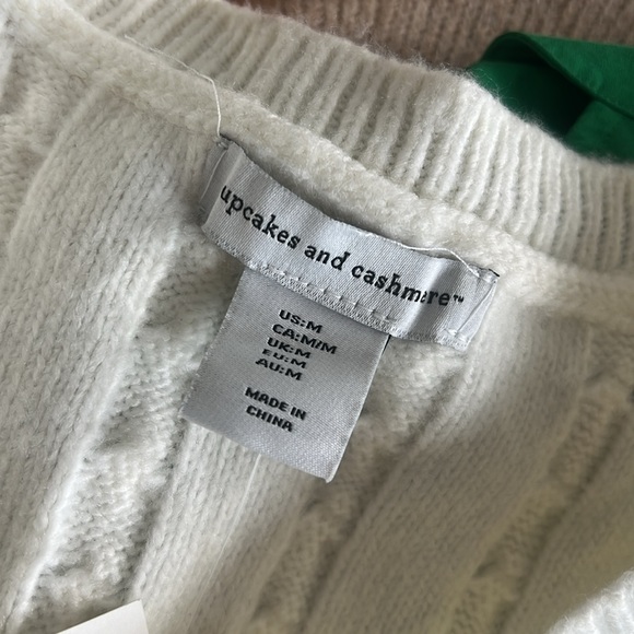 Cupcakes and cashmere white sweater vest - Picture 3 of 3